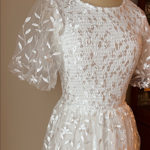 NWT Elegant White Embroidered Tulle Dress - Picture 6 of 12